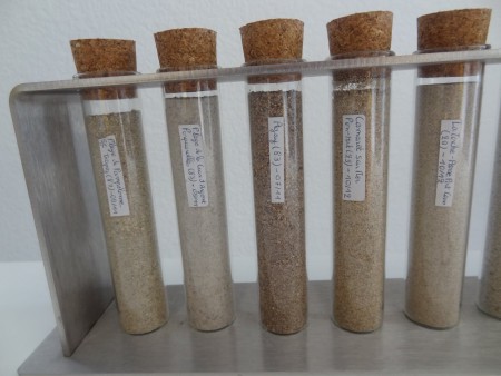 Plage de Pampelone à Saint-Tropez (83) / Plage de la Croix d'Argent à Porquerolles (83) / Plage d'Agay (83) / Plage de Camaret-sur-Mer (29) / Plage de la Torche (29)